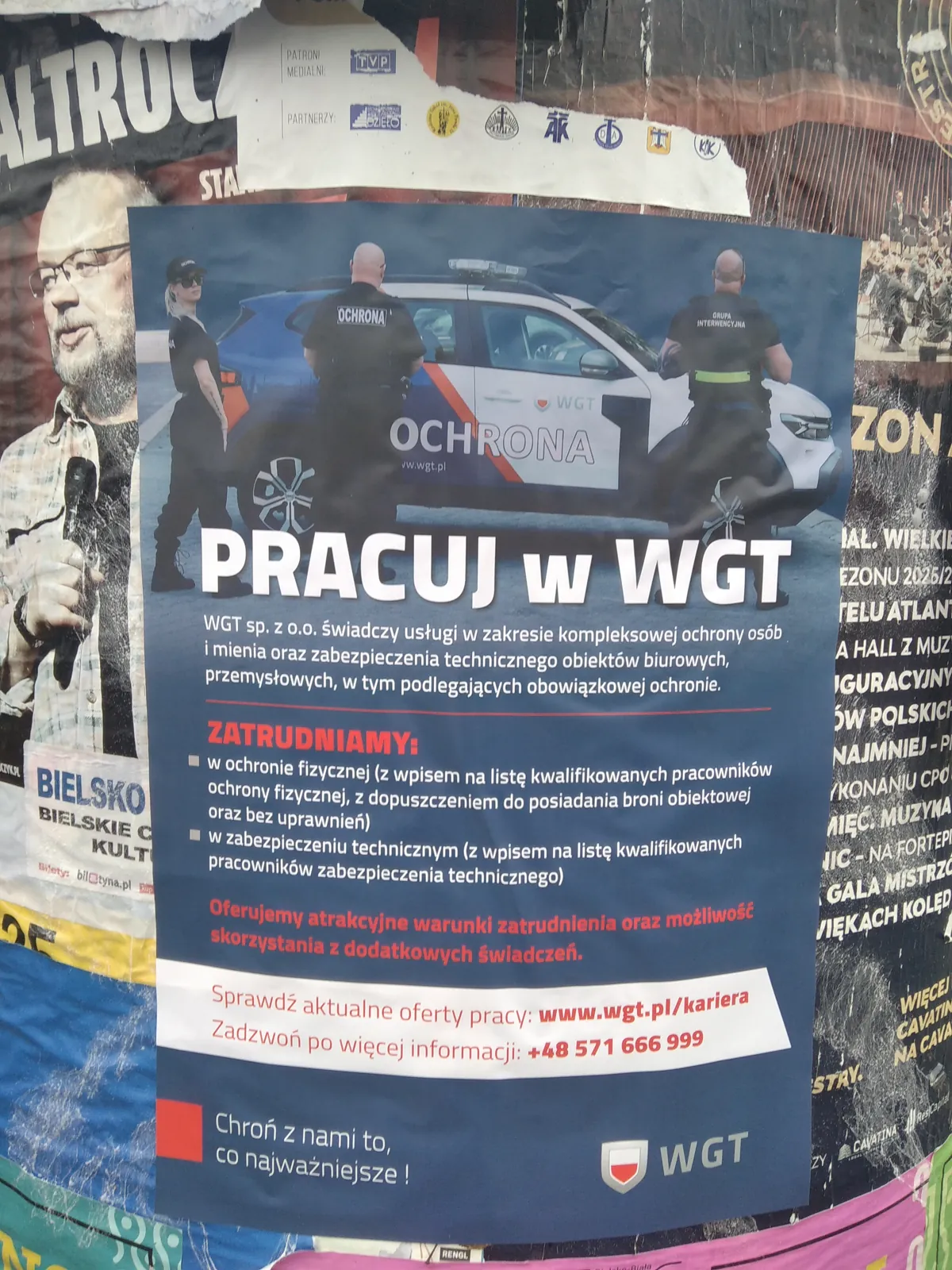 rekrutacja ochrona WGT - 'Pracuj w WGT' - plakat na słupie ogłoszeniowym w Bielsku-Białej