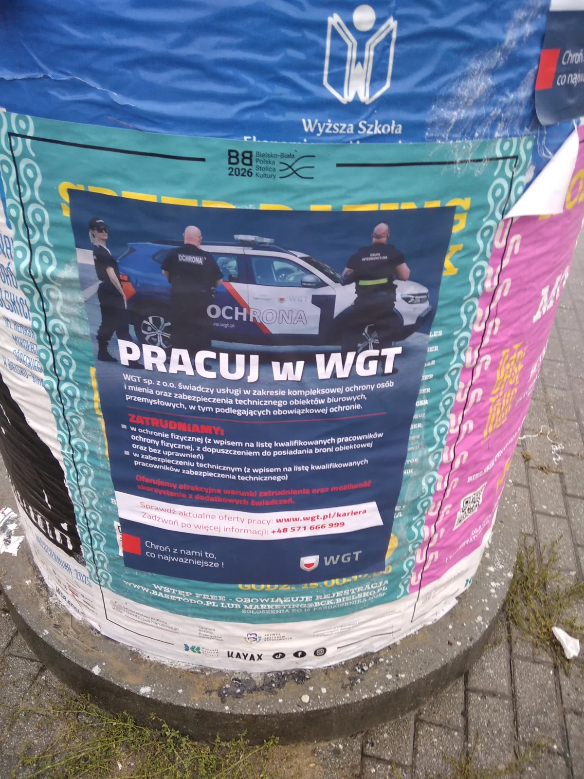 rekrutacja ochrona WGT - 'Pracuj w WGT' - plakat na słupie ogłoszeniowym w Bielsku-Białej