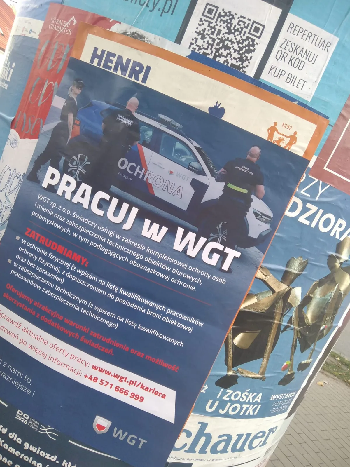 WGT Ochrona - rekrutacja 'Pracuj w WGT' - plakat na słupie ogłoszeniowym w Bielsku-Białej