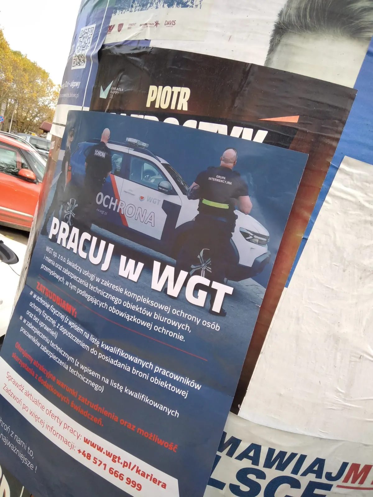WGT Ochrona - rekrutacja 'Pracuj w WGT' - plakat na słupie ogłoszeniowym w Bielsku-Białej