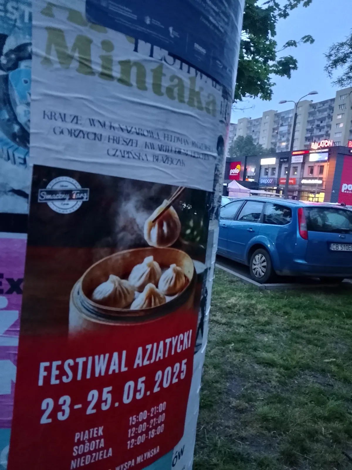 Festiwal Azjatycki.2025 - plakat na słupie ogłoszeniowym w Bydgoszczy