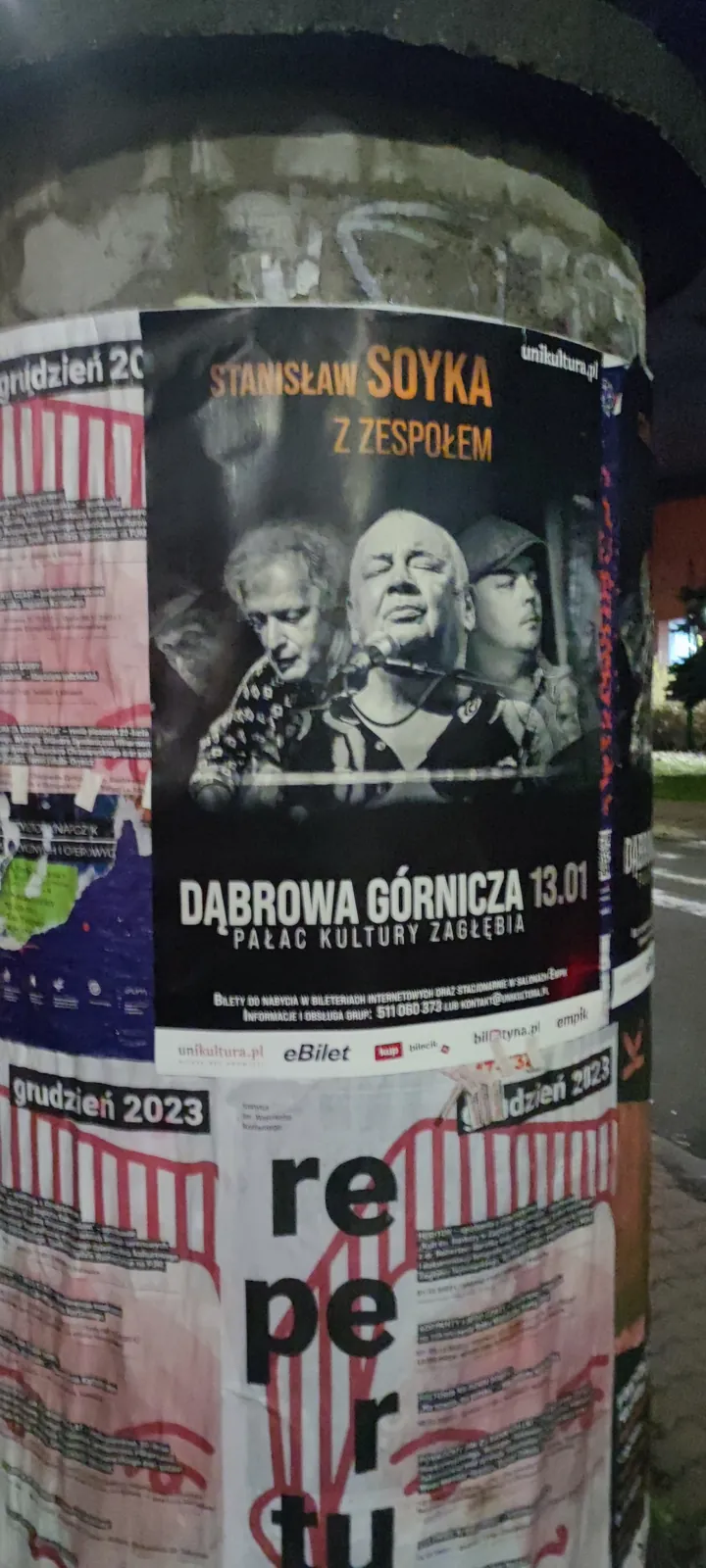 Koncert Stanisław Soyka - plakat na słupie ogłoszeniowym w Dąbrowie Górniczej