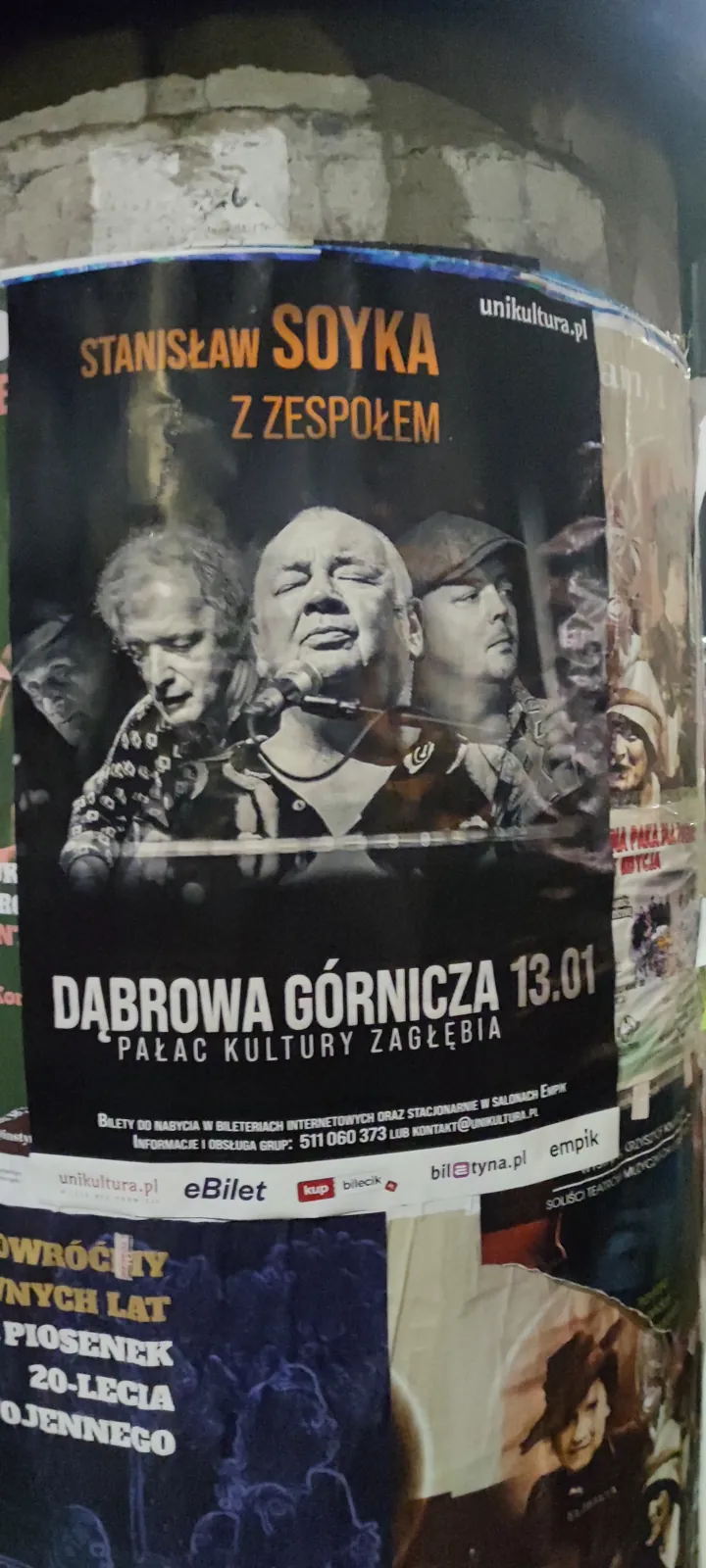 Koncert Stanisław Soyka - plakat na słupie ogłoszeniowym w Dąbrowie Górniczej
