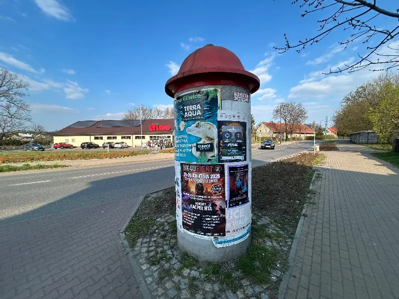 Mecz Górnik Zabrze vs Cracovia - plakat na słupie ogłoszeniowym w Gliwicach