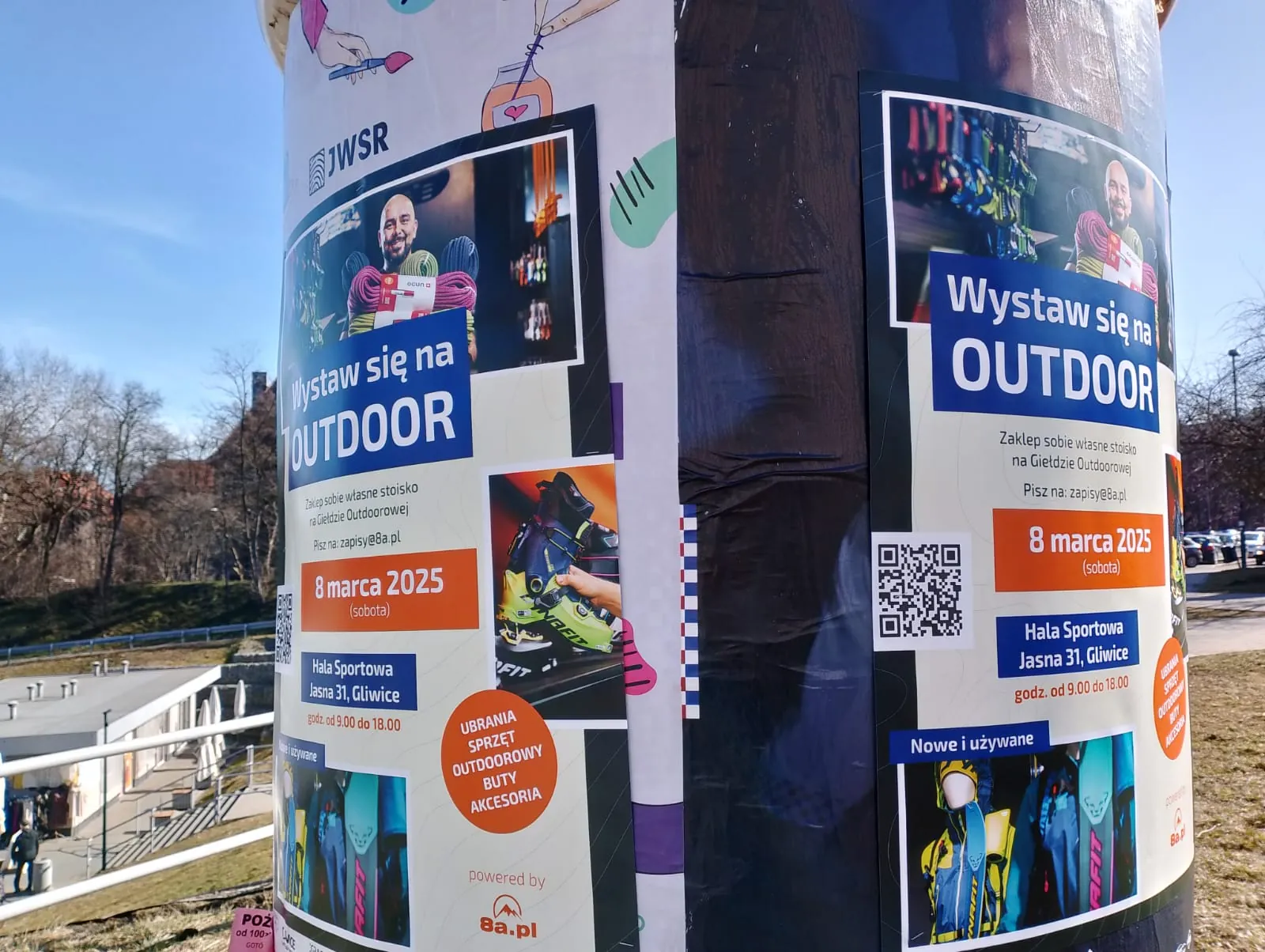 Targi 'Wystaw się na OUTDOOR' - plakat na słupie ogłoszeniowym w Gliwicach