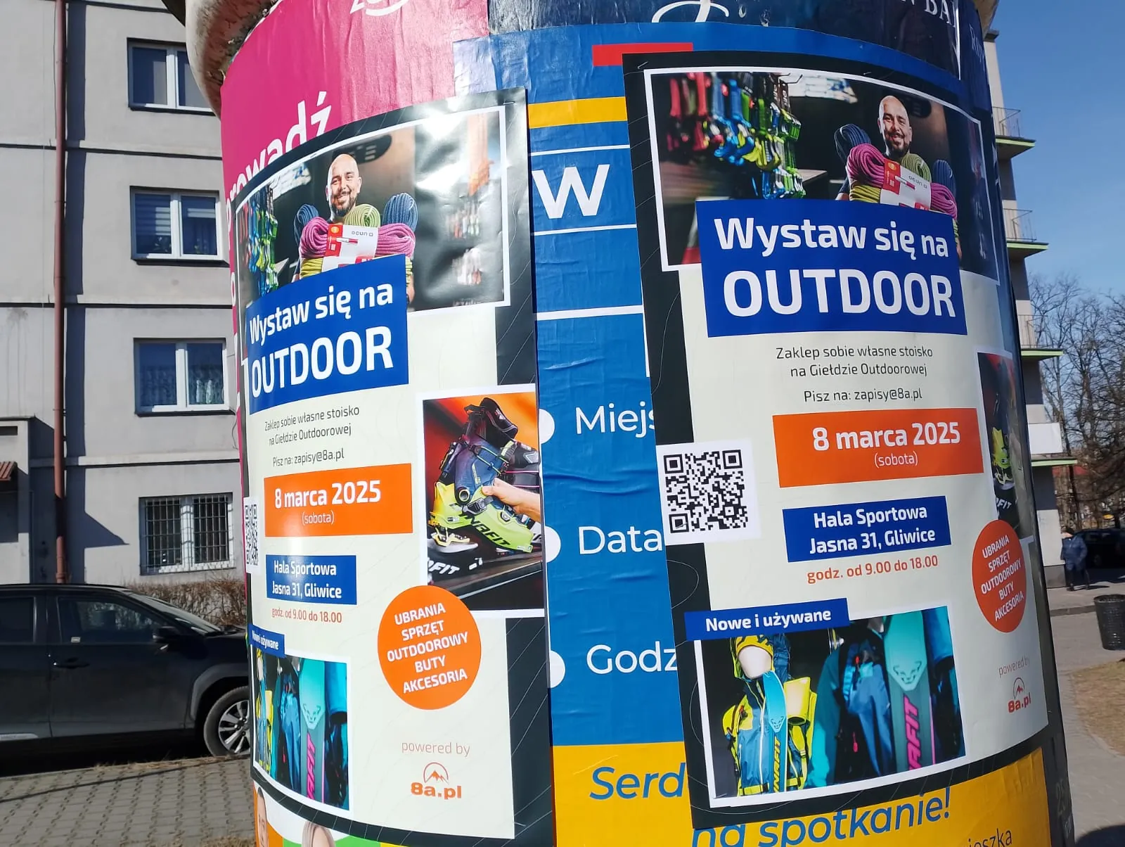 Targi 'Wystaw się na OUTDOOR' - plakat na słupie ogłoszeniowym w Gliwicach
