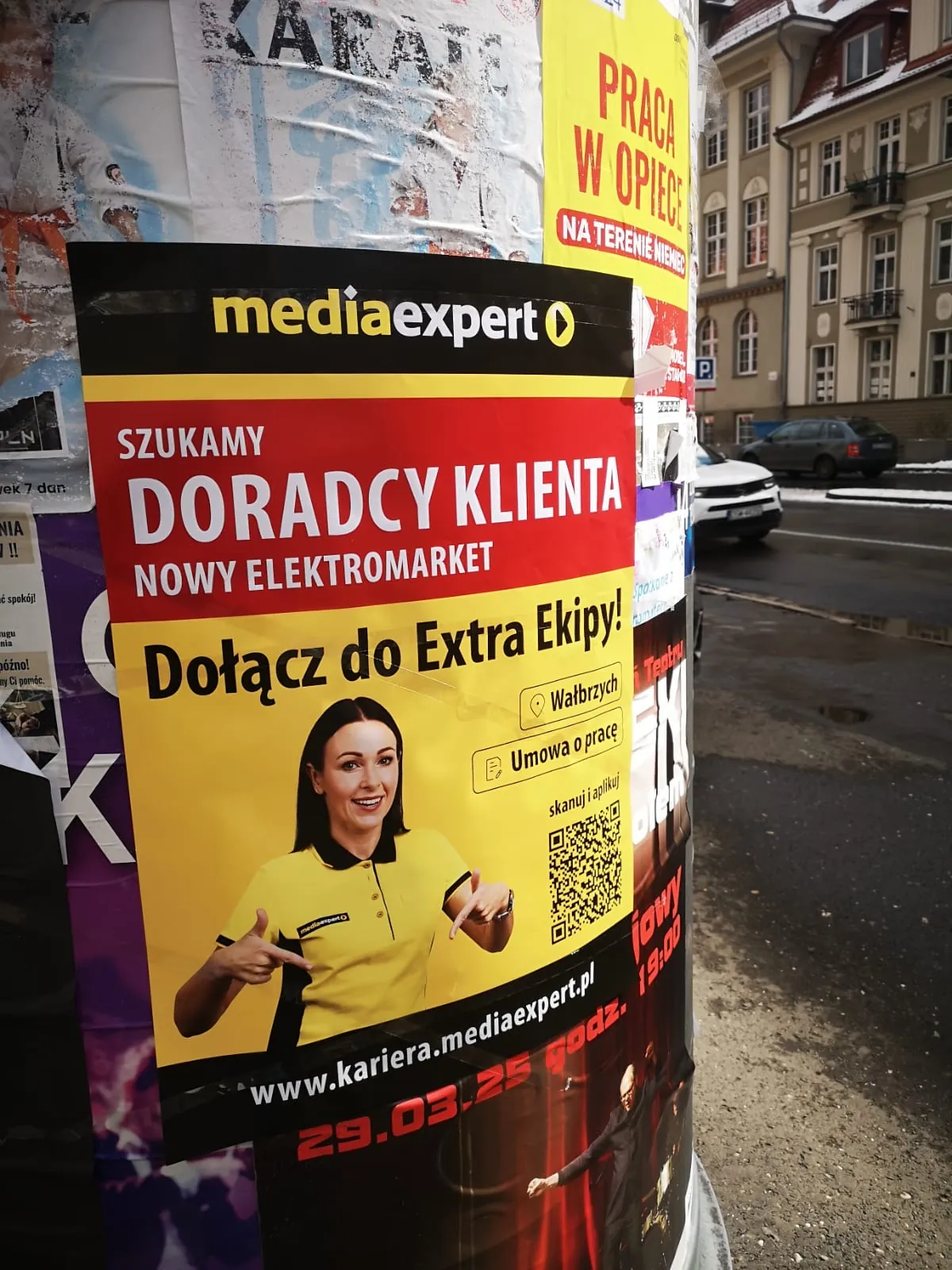 Media Expert - rekrutacja - plakat na słupie ogłoszeniowym w Jankach