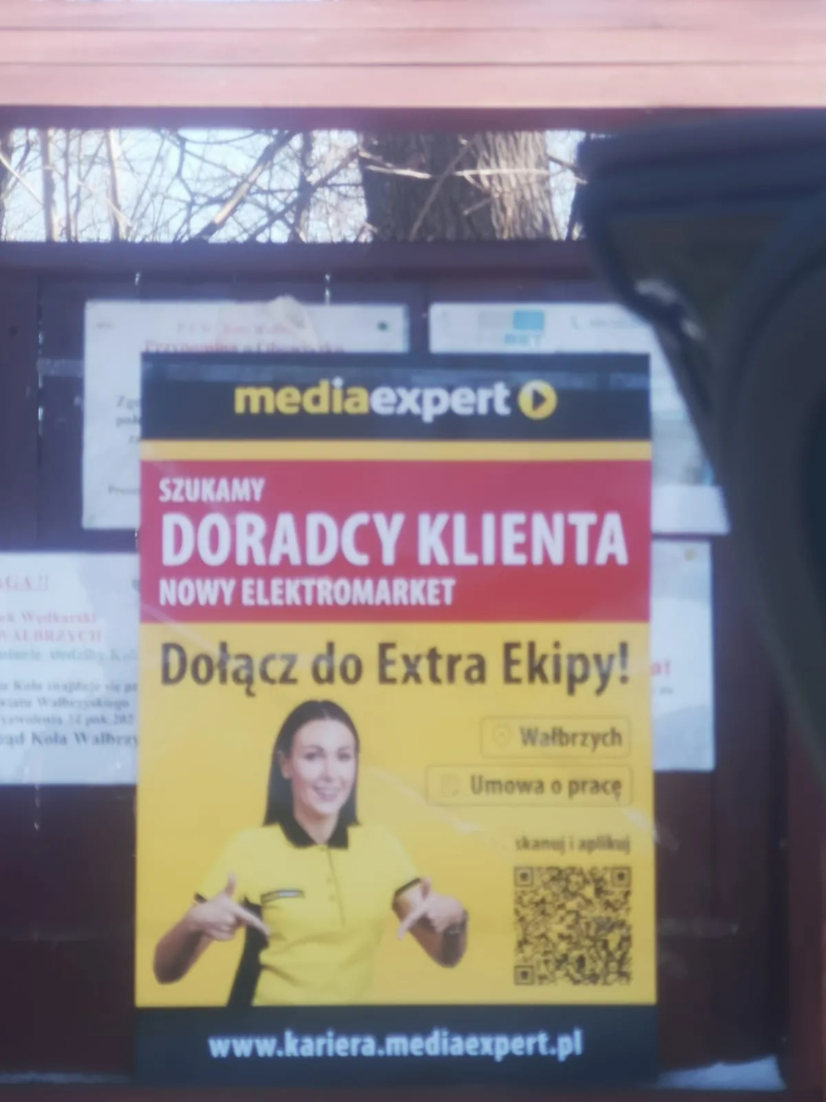 Media Expert - rekrutacja - plakat na słupie ogłoszeniowym w Jankach