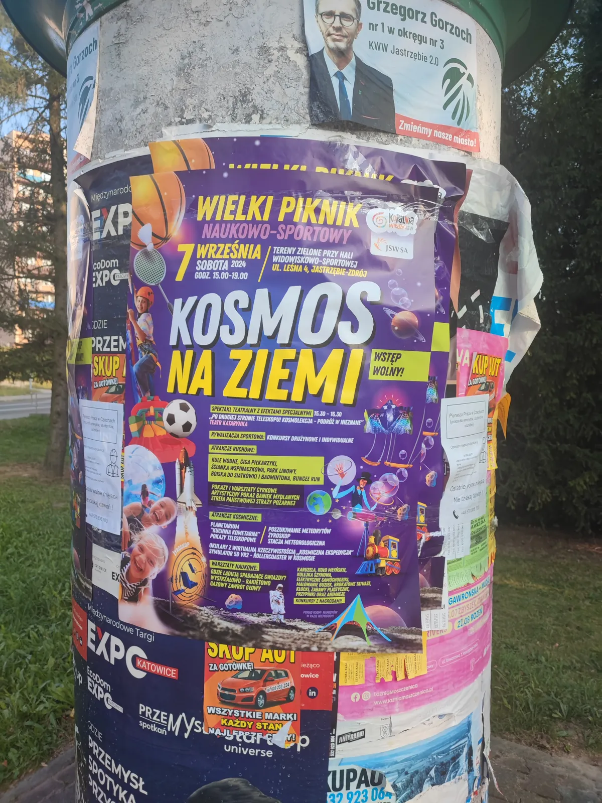 Piknik Naukowo-Sportowy - plakat na słupie ogłoszeniowym w Jastrzębiu-Zdroju