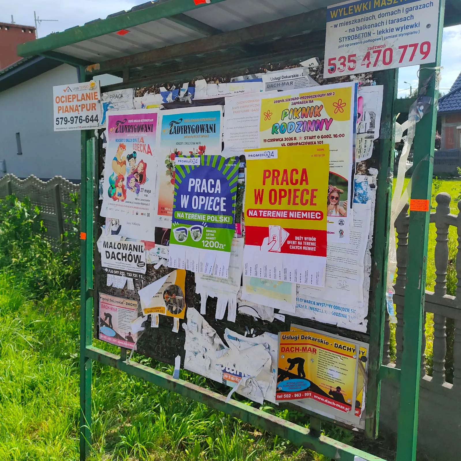 Plakatowanie Jaworzno - realizacja: Praca w opiece