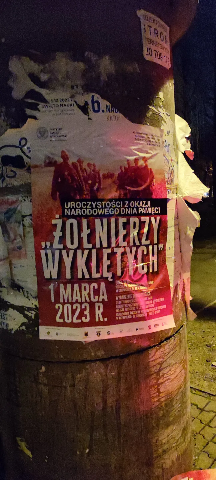 Narodowy Dzień Pamięci Żołnierzy Wyklętych Katowice - plakat na słupie ogłoszeniowym w Katowicach