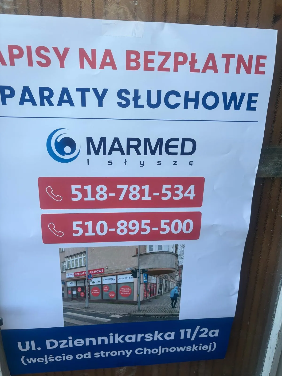 MARMED - aparaty słuchowe (bezplatne aparaty - plakat na słupie ogłoszeniowym w Legnicy