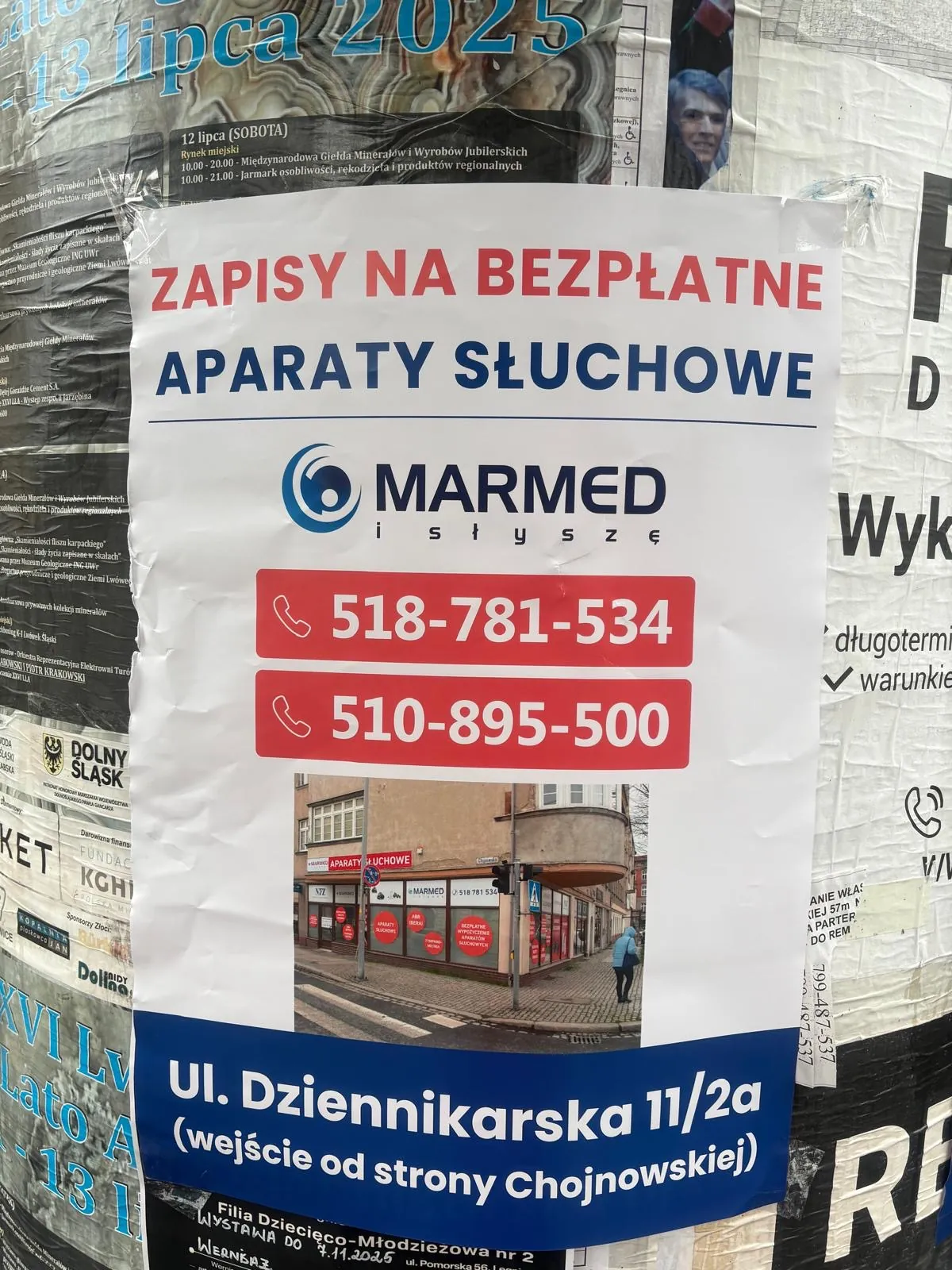 MARMED - aparaty słuchowe (bezplatne aparaty - plakat na słupie ogłoszeniowym w Legnicy