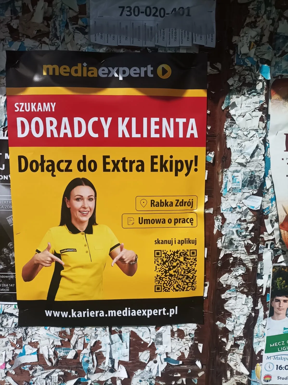 Media Expert - rekrutacja Doradcy Klienta - plakat na słupie ogłoszeniowym w Pszczynie
