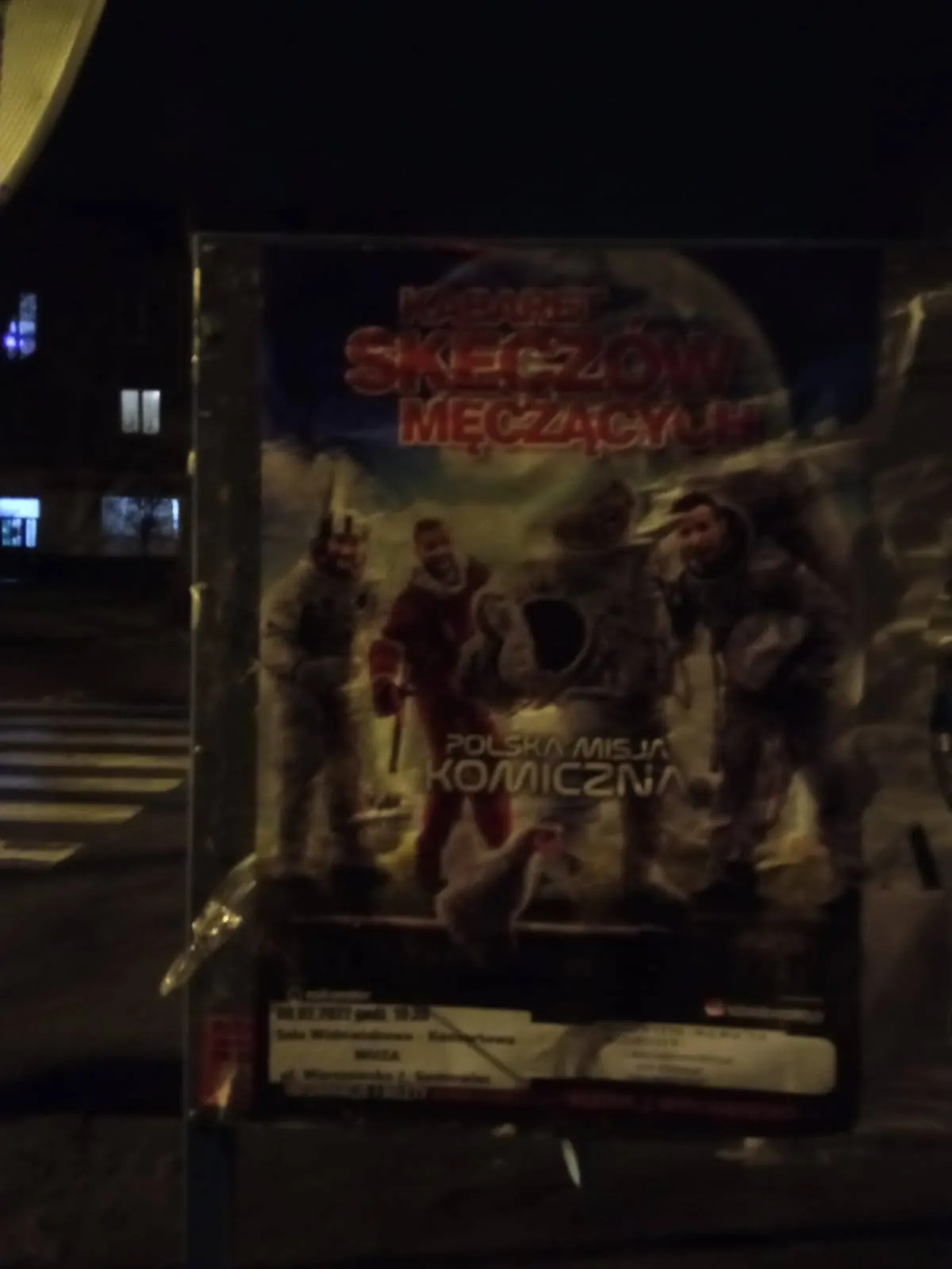 Kabaret Skeczów Męczących 'Polska Misja Komiczna' - plakat na słupie ogłoszeniowym w Sosnowcu