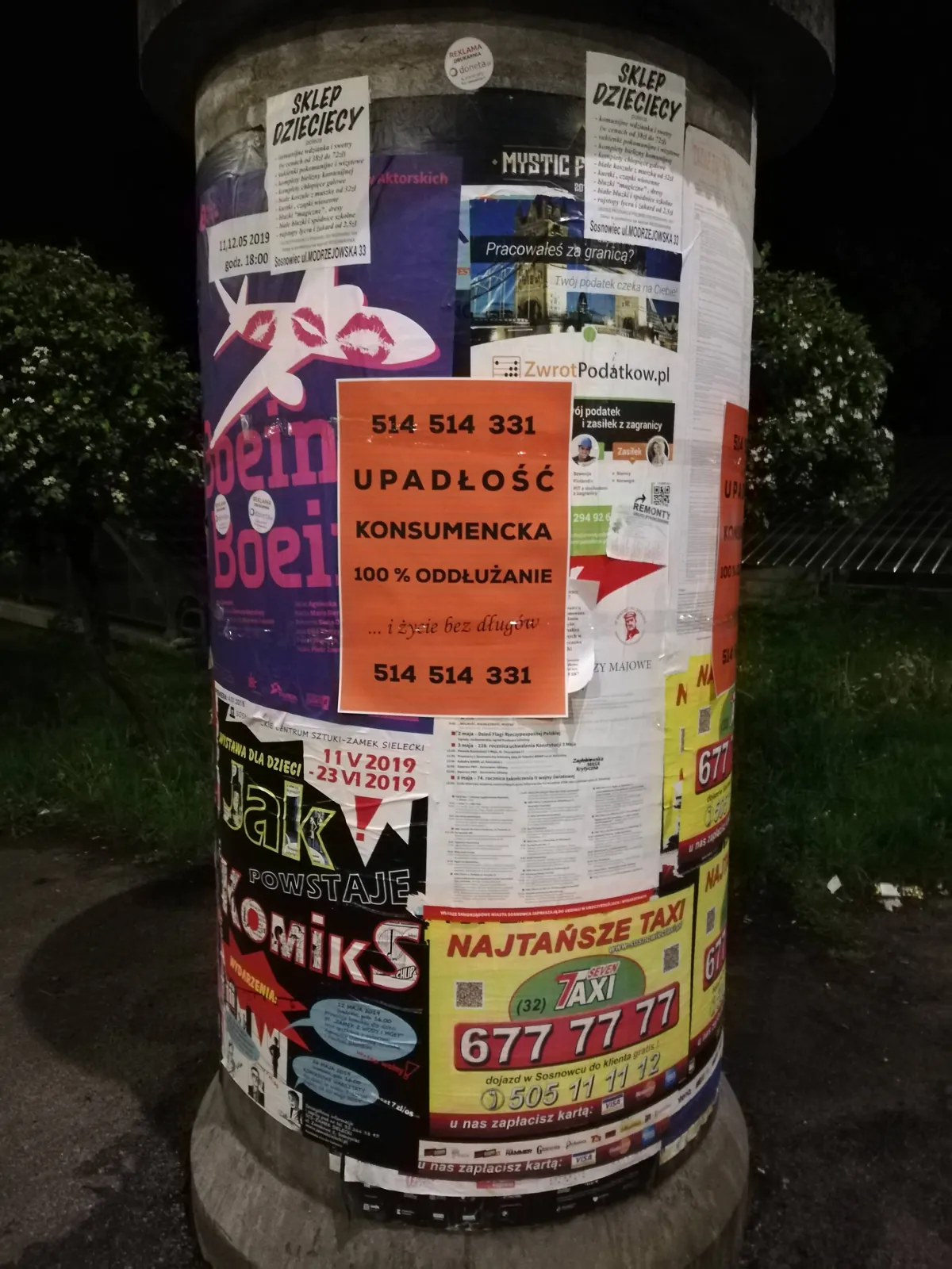 Reklama usług oddłużeniowych - upadlosc konsumencka - plakat na słupie ogłoszeniowym w Sosnowcu