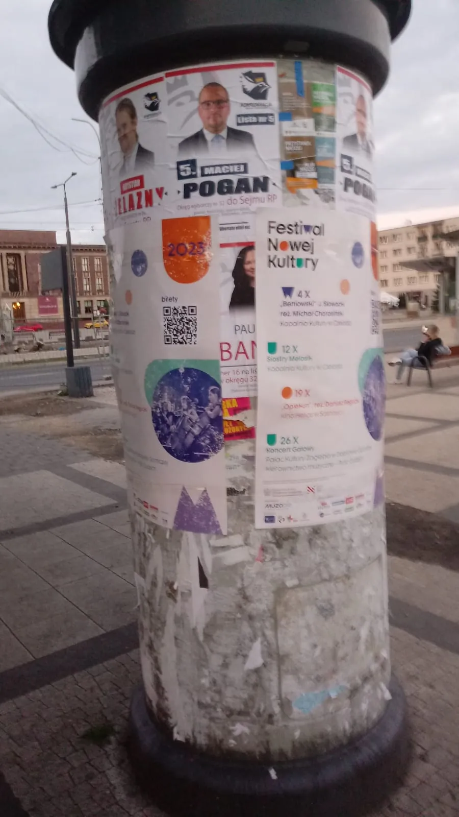 Festiwal Nowej Kultury 2023 - plakat na słupie ogłoszeniowym w Sosnowcu