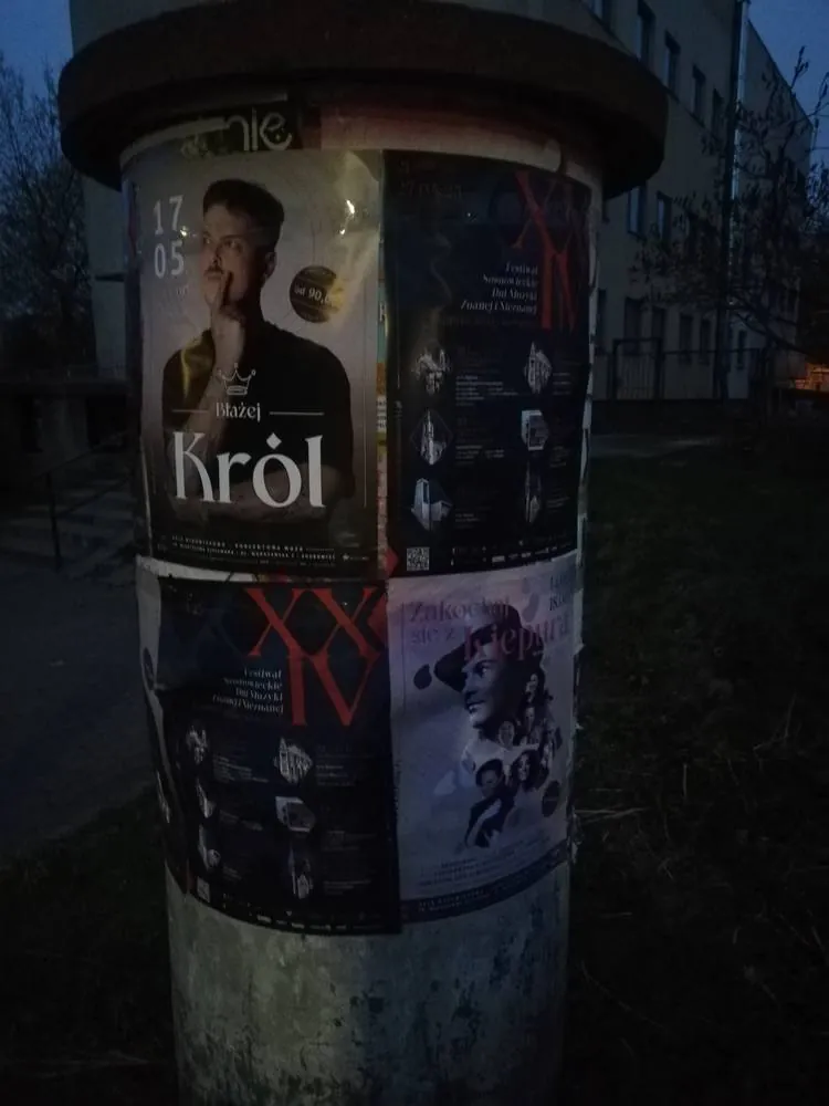 XXIV Festiwal Sosnowieckie Dni Muzyki - plakat na słupie ogłoszeniowym w Sosnowcu