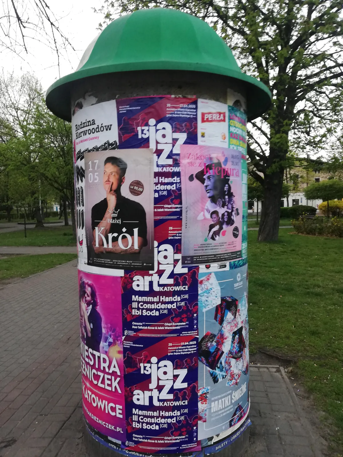 Festiwal JazzArt Katowice - plakat na słupie ogłoszeniowym w Sosnowcu