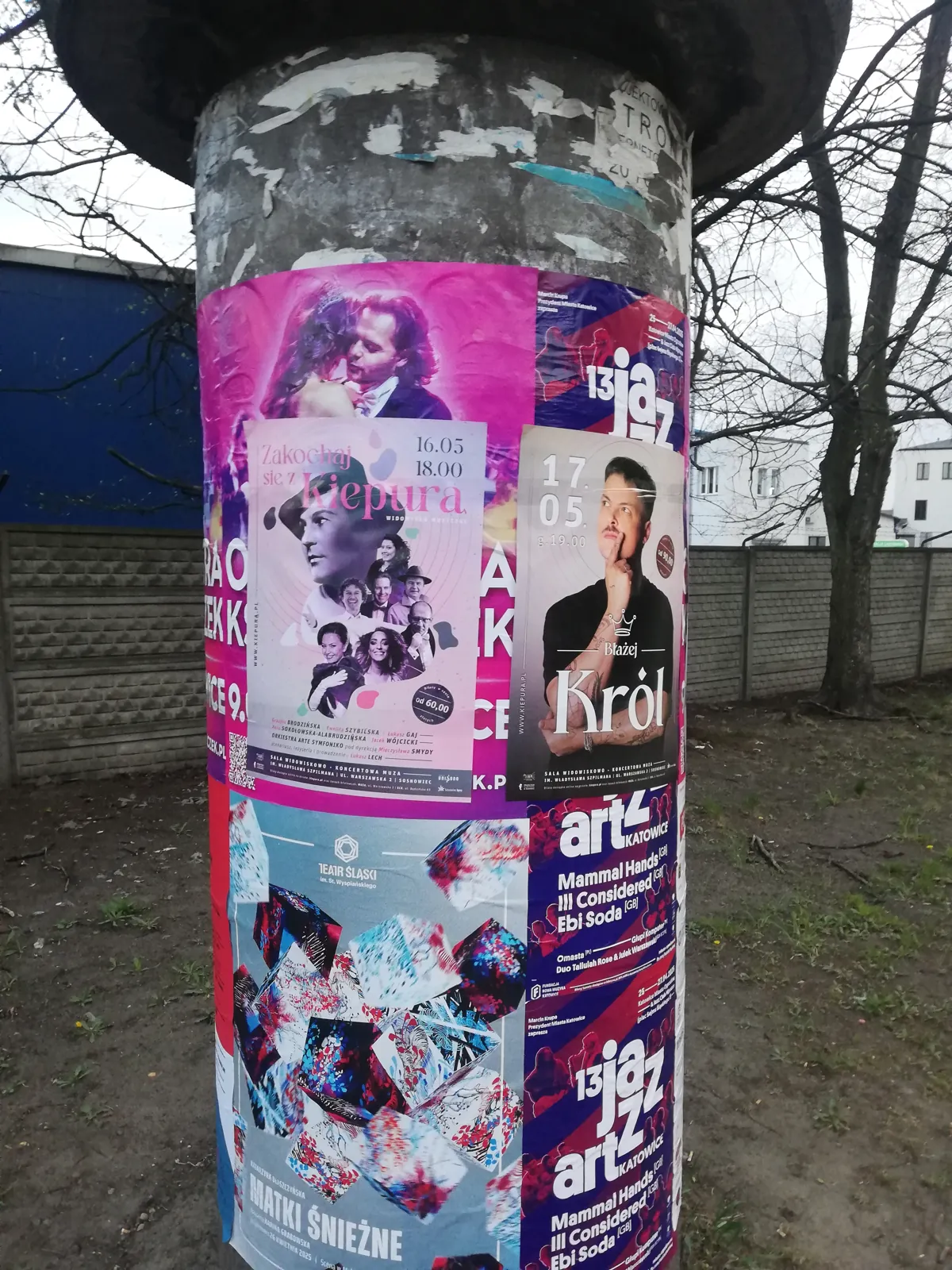 Festiwal JazzArt Katowice - plakat na słupie ogłoszeniowym w Sosnowcu