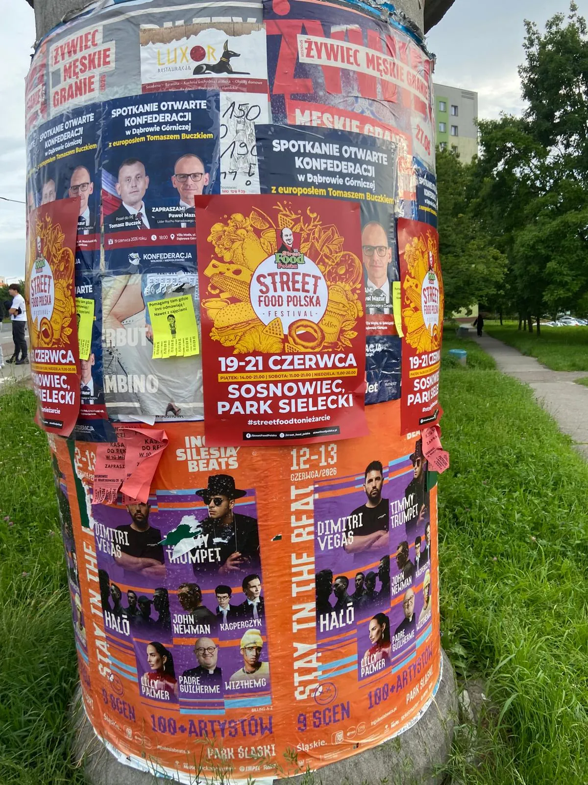 Street Food Polska Festival - plakat na słupie ogłoszeniowym w Sosnowcu