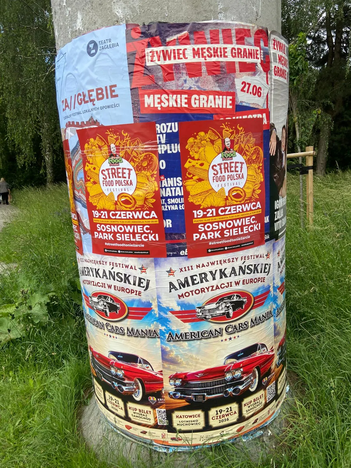 Street Food Polska Festival - plakat na słupie ogłoszeniowym w Sosnowcu