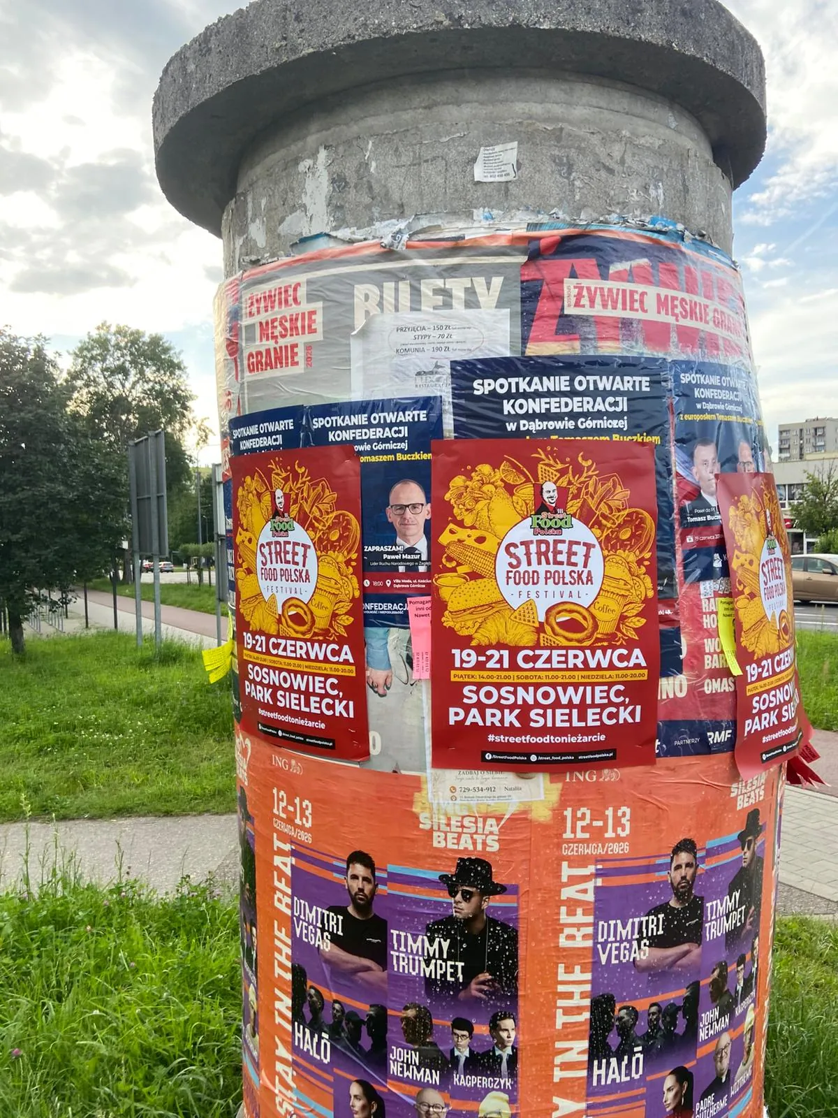 Street Food Polska Festival - plakat na słupie ogłoszeniowym w Sosnowcu