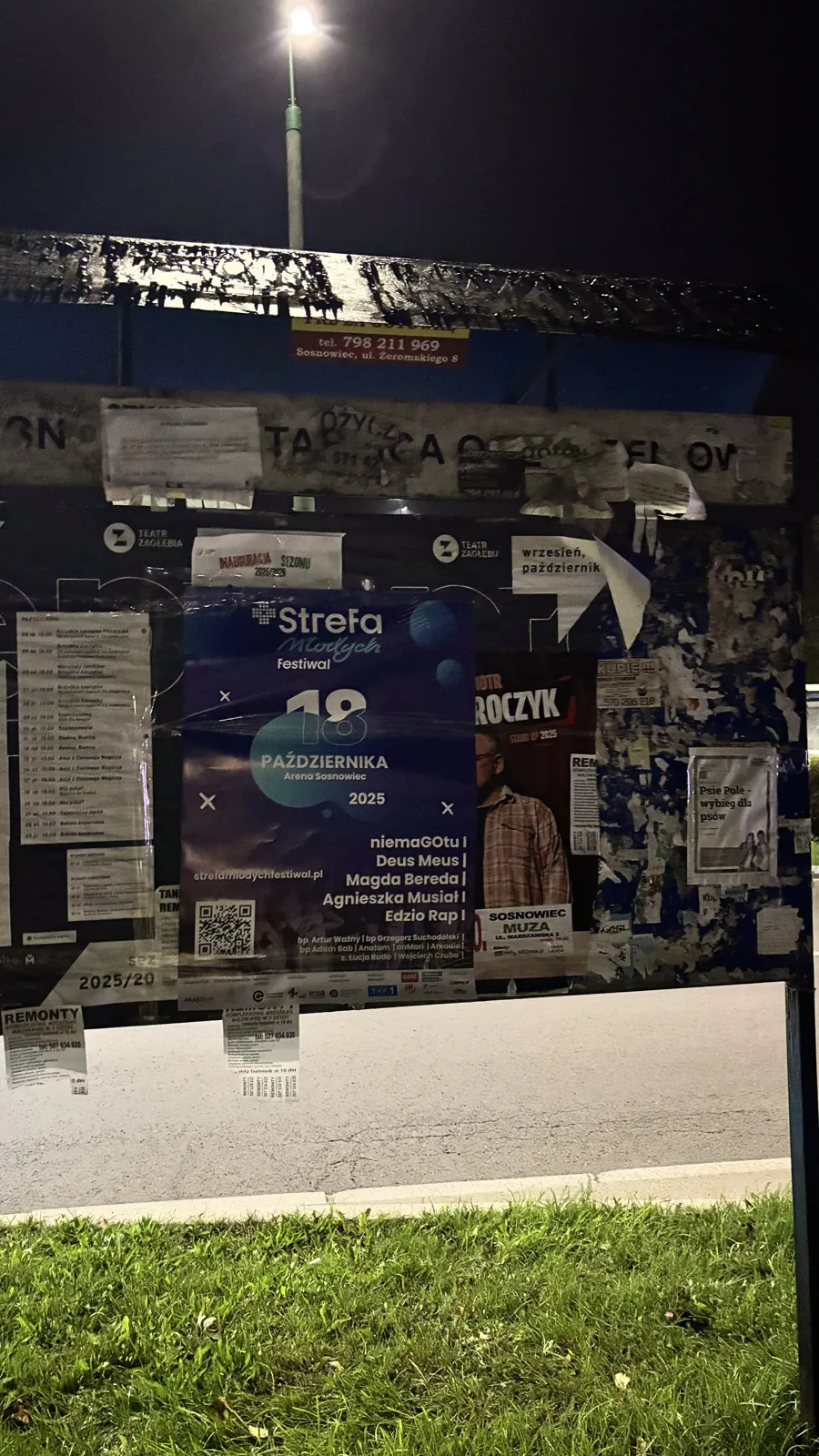 Festiwal Strefa Młodych () - plakat na słupie ogłoszeniowym w Sosnowcu