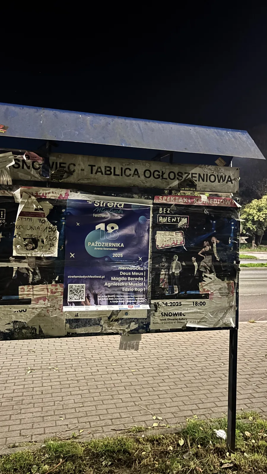 Festiwal Strefa Młodych () - plakat na słupie ogłoszeniowym w Sosnowcu
