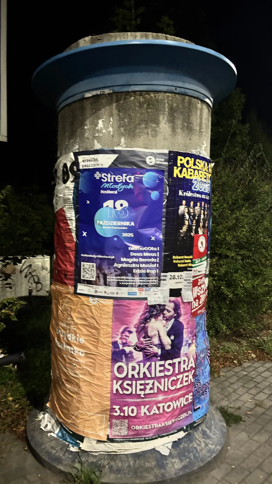 Festiwal Strefa Młodych () - plakat na słupie ogłoszeniowym w Sosnowcu