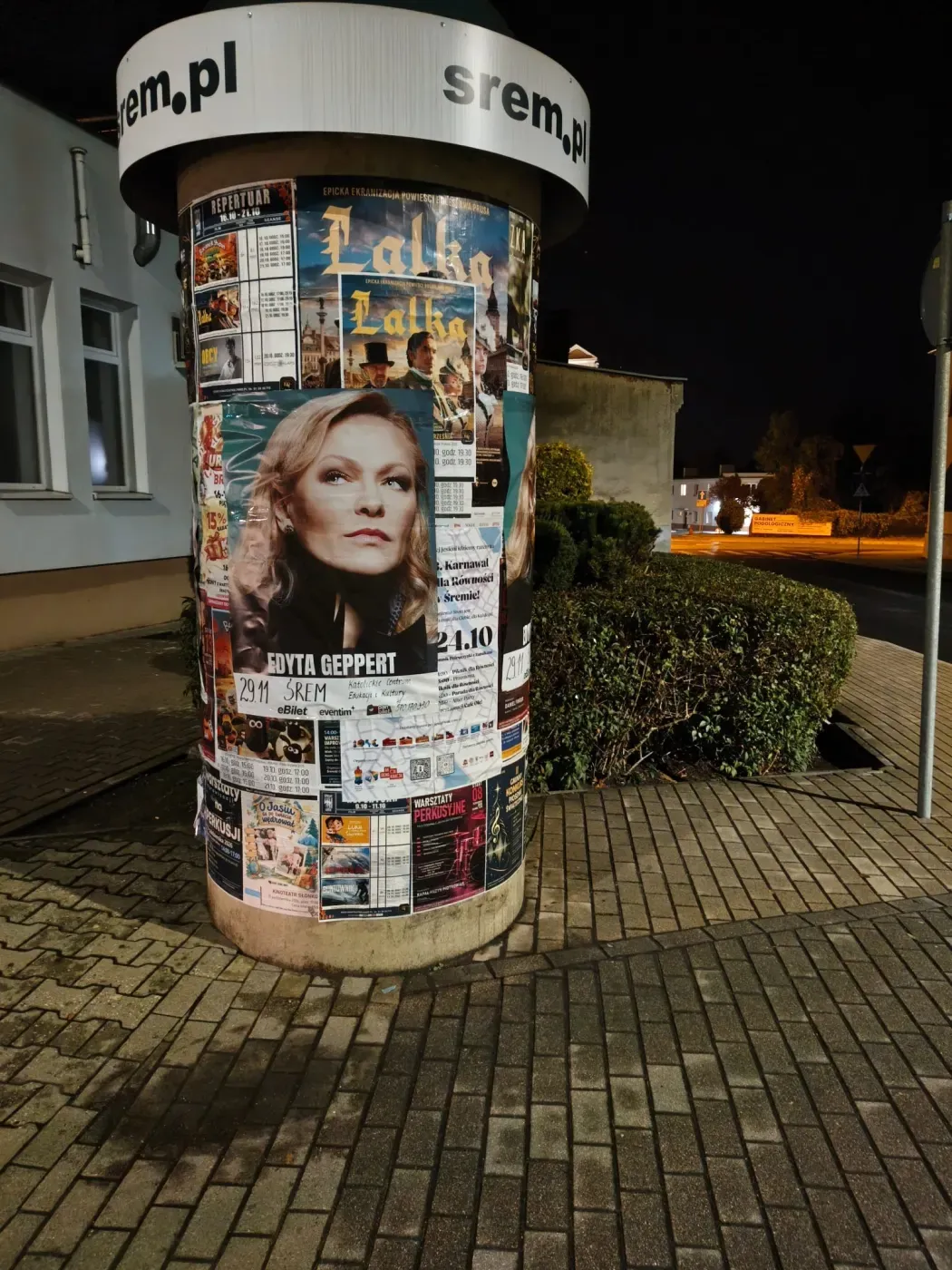 Edyta Geppert - plakatowanie w Śremie