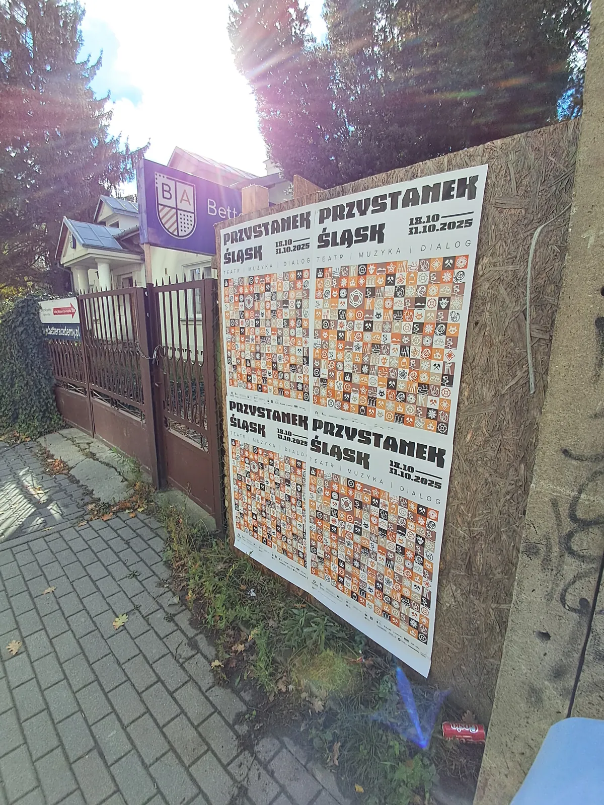 festiwal 'Przystanek Śląsk Warszawa'.2025 - plakat na słupie ogłoszeniowym w Warszawie