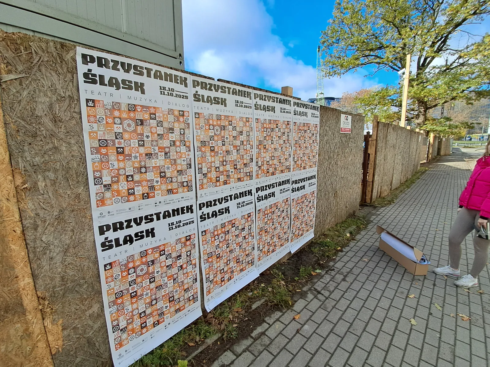 festiwal 'Przystanek Śląsk Warszawa'.2025 - plakat na słupie ogłoszeniowym w Warszawie