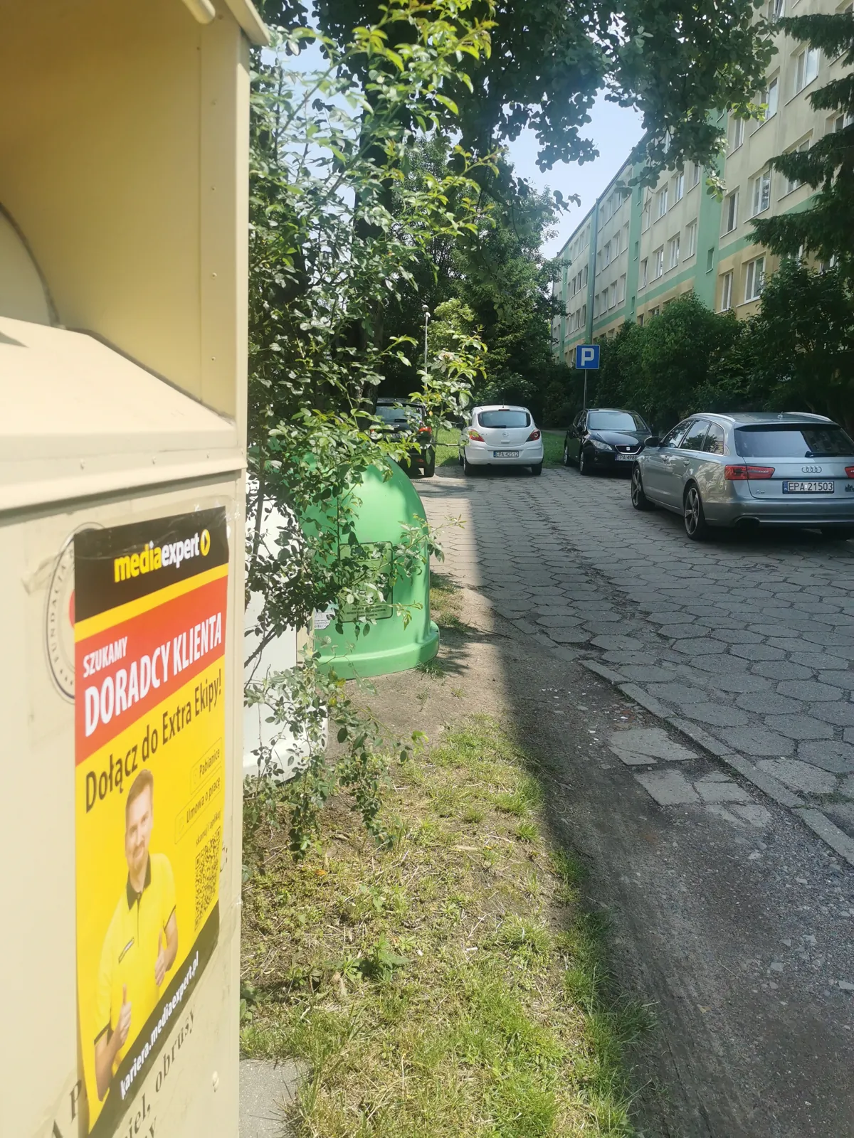 Media Expert - rekrutacja Doradcy Klienta - plakat na słupie ogłoszeniowym w Warszawie