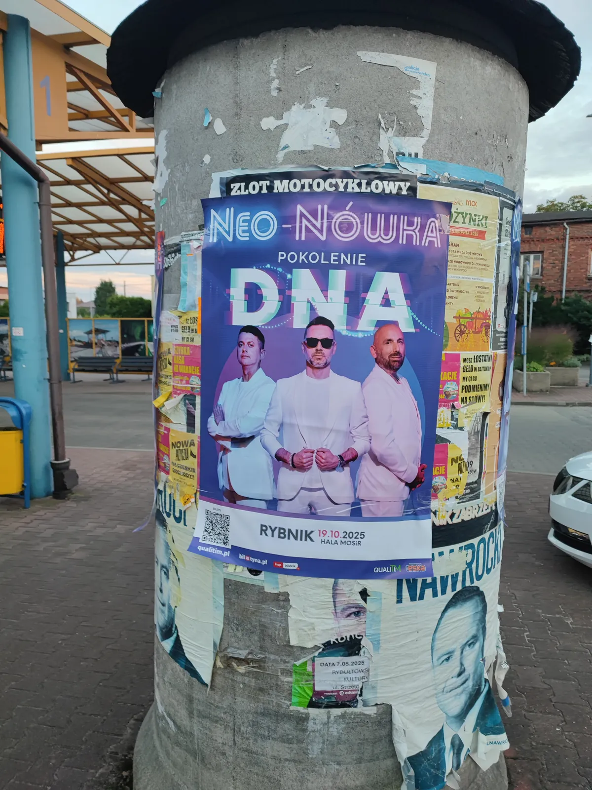 Plakatowanie Wodzisław Śląski - realizacja: Kabaret Neo-Nówka Pokolenie DNA (wystep Rybnik)