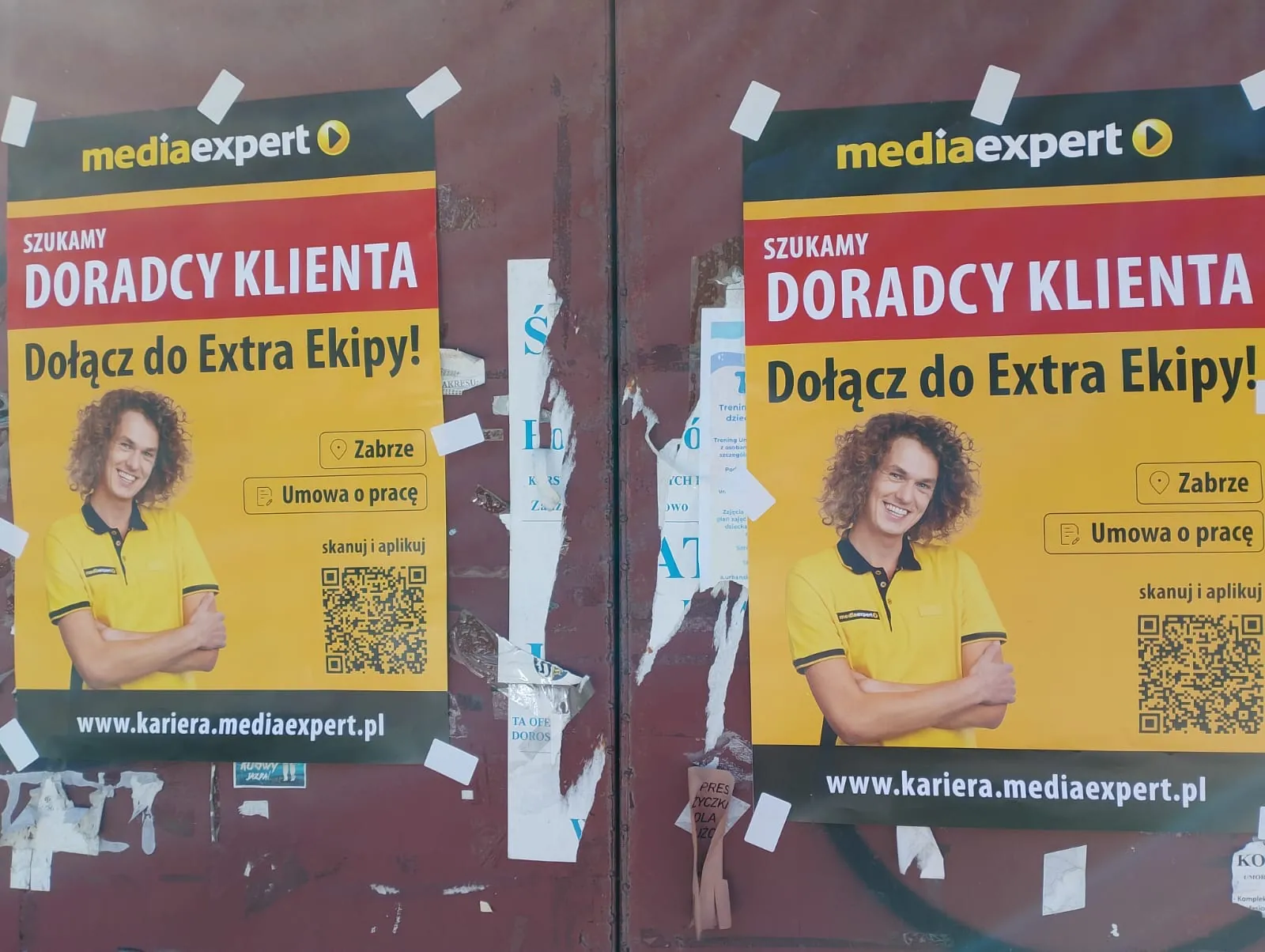 Media Expert - rekrutacja 'Dolacz do Extra Ekipy' - plakat na słupie ogłoszeniowym w Zielonej Górze